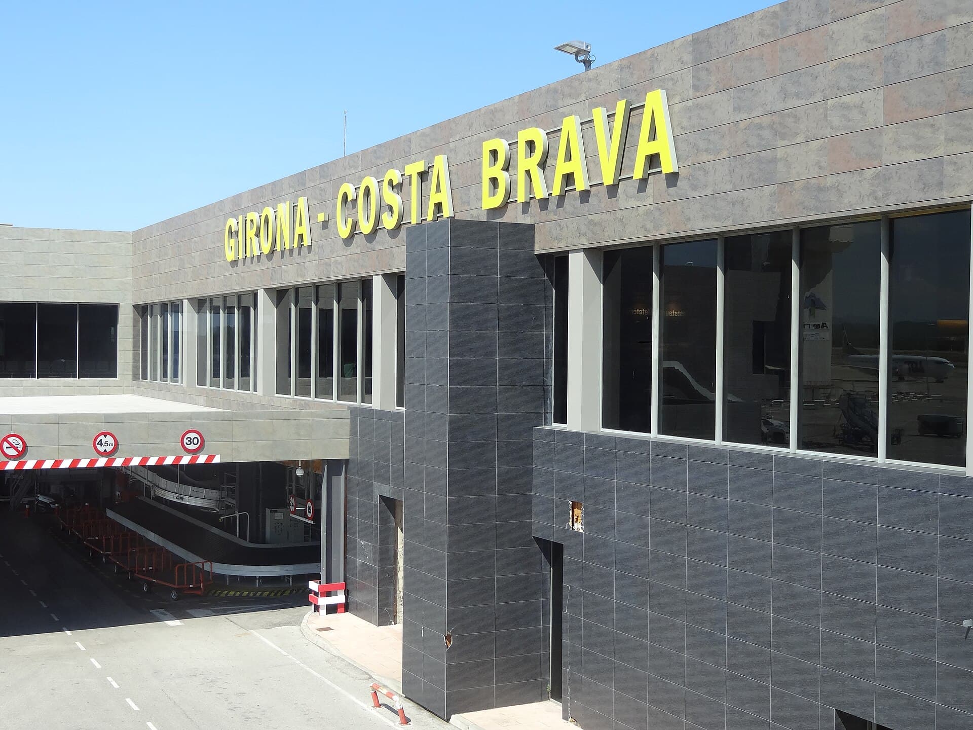 The terminal building at Girona–Costa Brava Airport