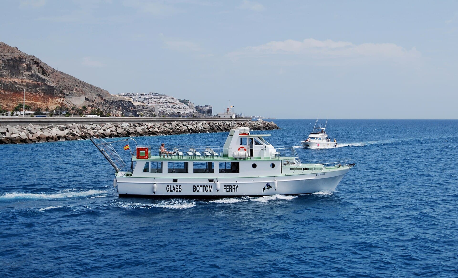 A glass-bottom ferry near Puerto Rico, with apartments on the hillside behind