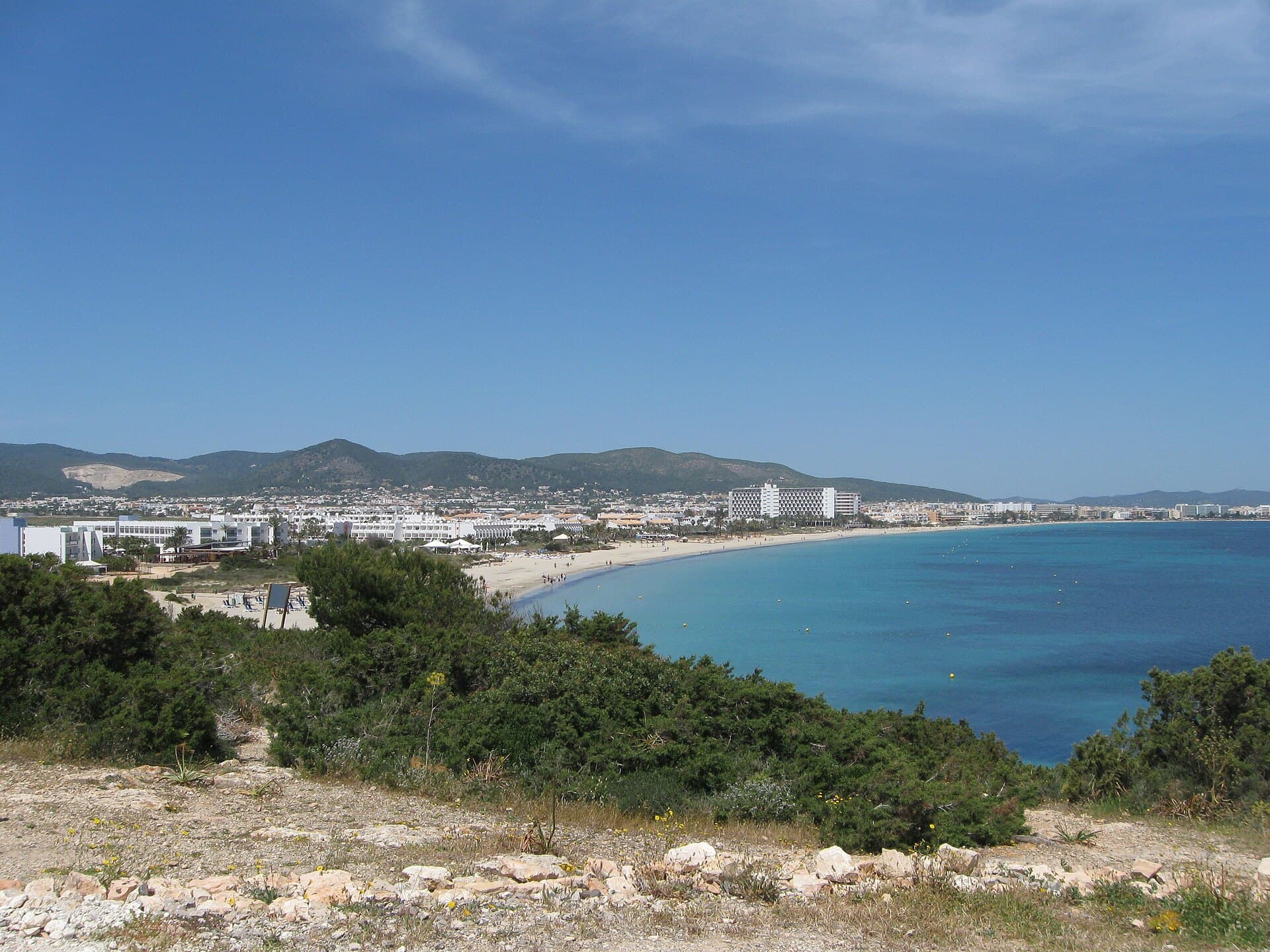 The bay at Playa d’en Bossa seen from the headland above