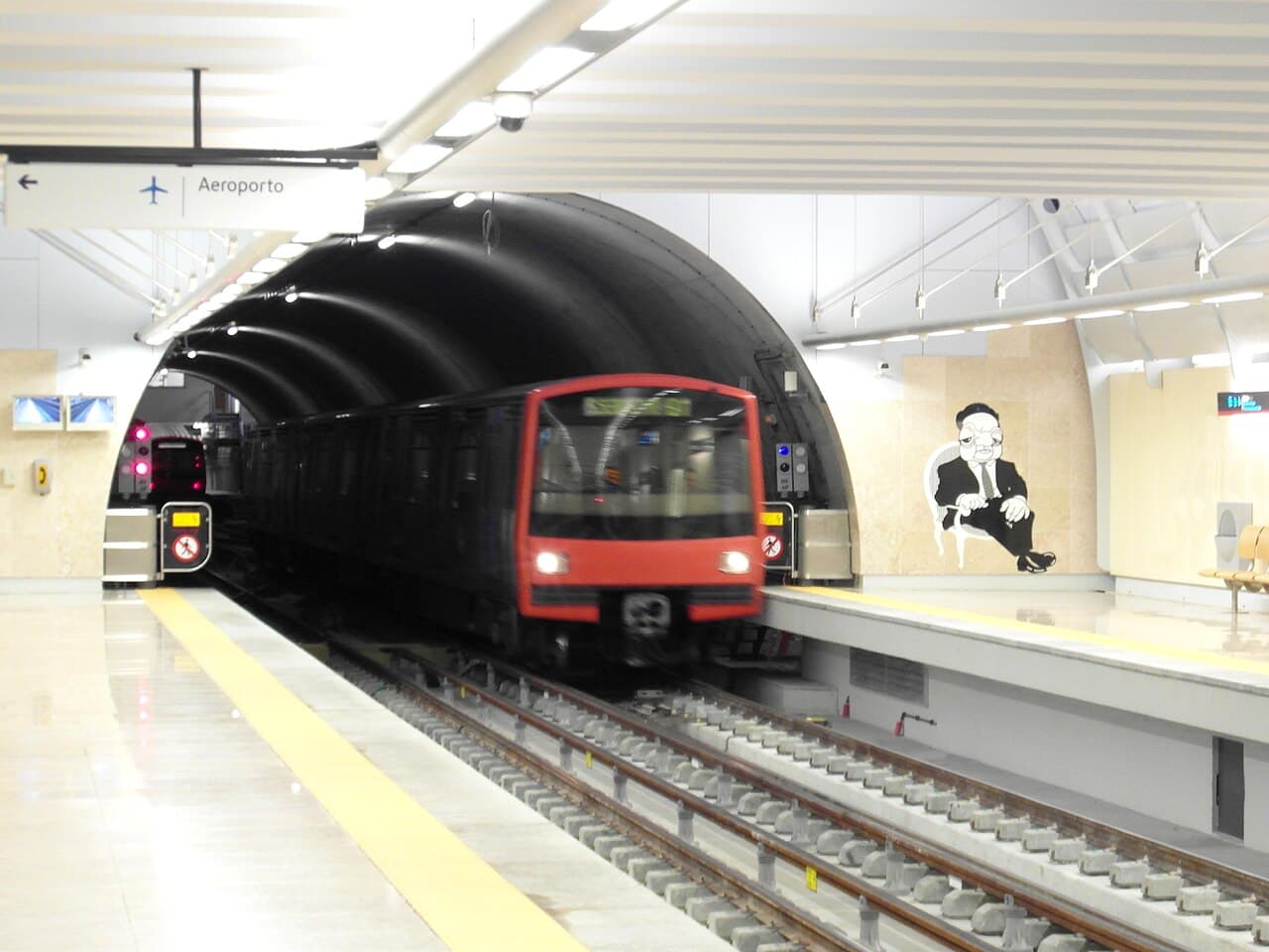 A metro train arriving at Aeroporto station on the Lisbon Red Line